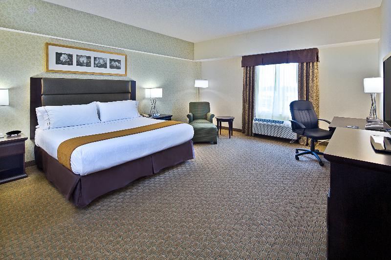 Holiday Inn Express Hotel & Suites Ottawa Airport By Ihg Exterior foto